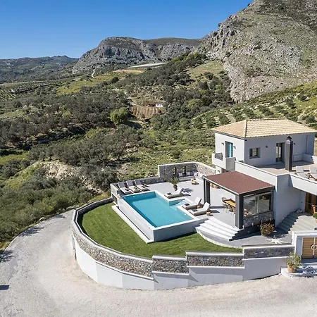 Amavi - Private Heated Pool *